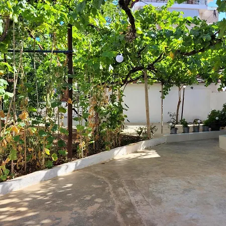 Hébergement de vacances Vacation With A Private Garden *